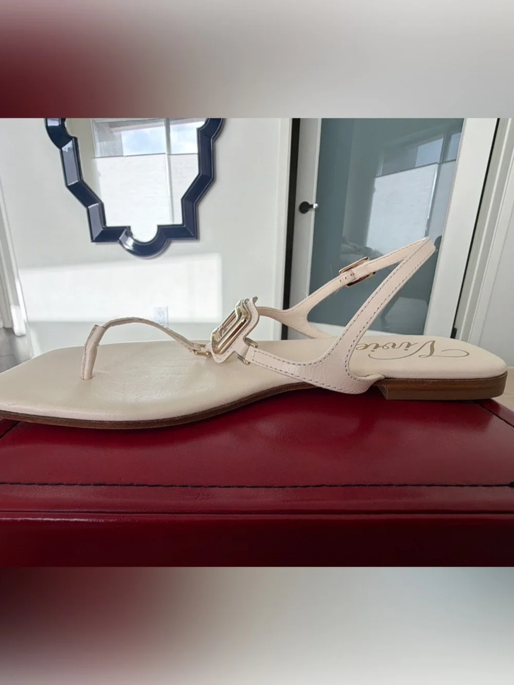 $945 Roger Vivier Viv' By The Sea leather sandals, Gold metal buckle. NEW (read)
